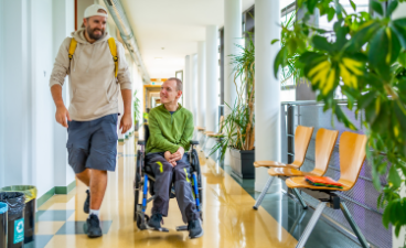 Praxisintegrierte Ausbildung, Mann in Rollstuhl