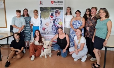tiergestützte Pädagogik Gruppenbild mit Juno